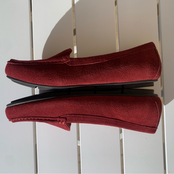 Vionic burgundy suede loafers size 8.5 - Picture 13 of 16